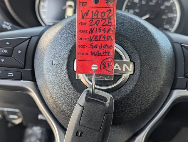 Used 2025 Nissan Versa SR image 34