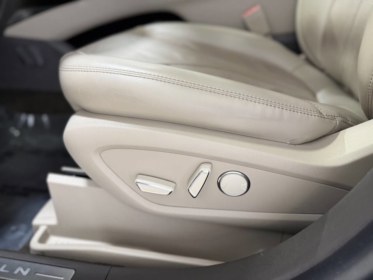 Used 2021 Lincoln Nautilus Reserve image 28