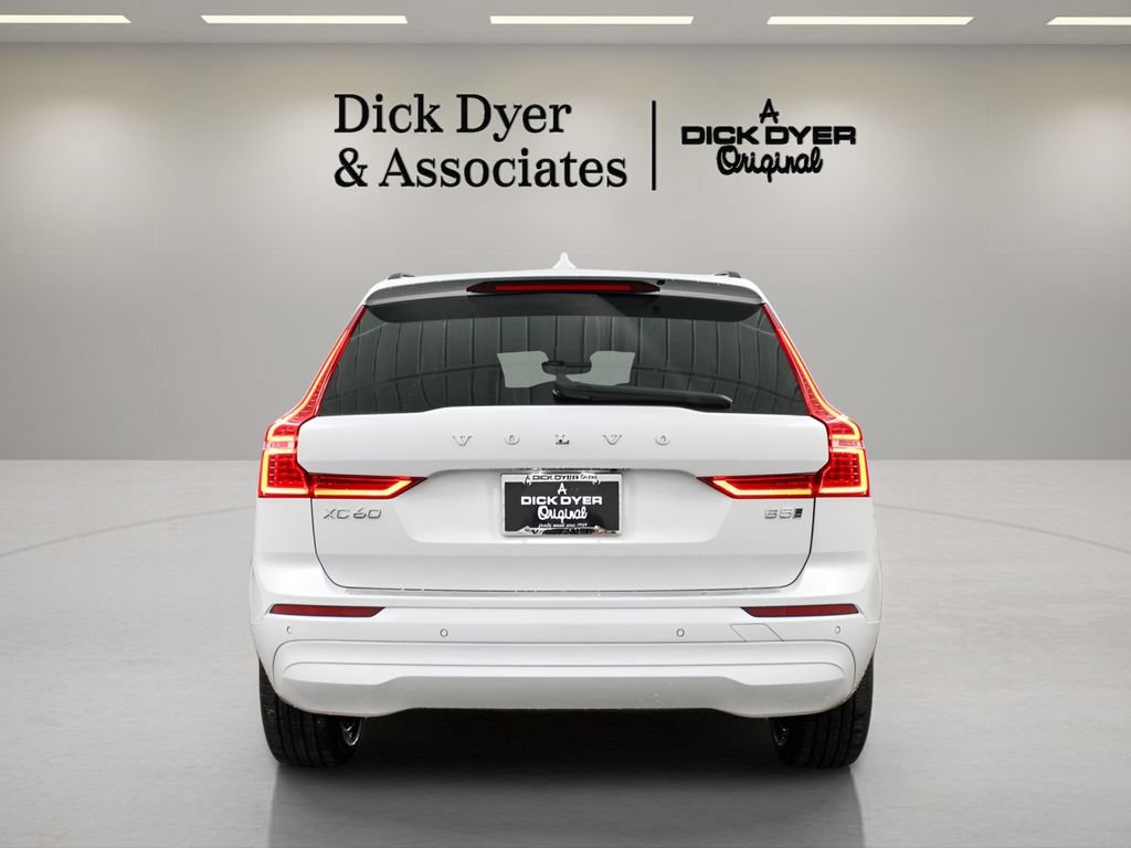 Used 2023 Volvo XC60 B5 Core w/ Climate Package AWD/4WD image 4