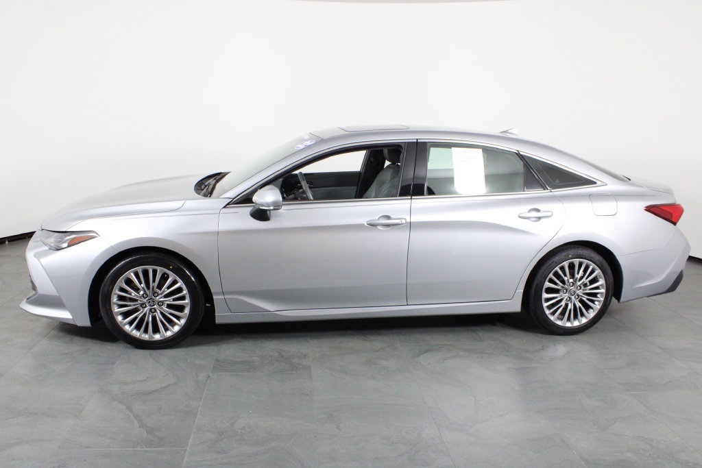 Used 2022 Toyota Avalon Limited w/ Advanced Safety Package FWD image 14