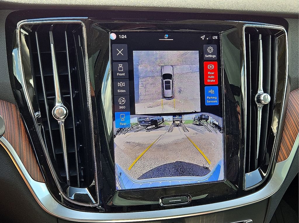 New 2026 Volvo V60 B5 Cross Country Plus w/ Protection Package Premier image 26