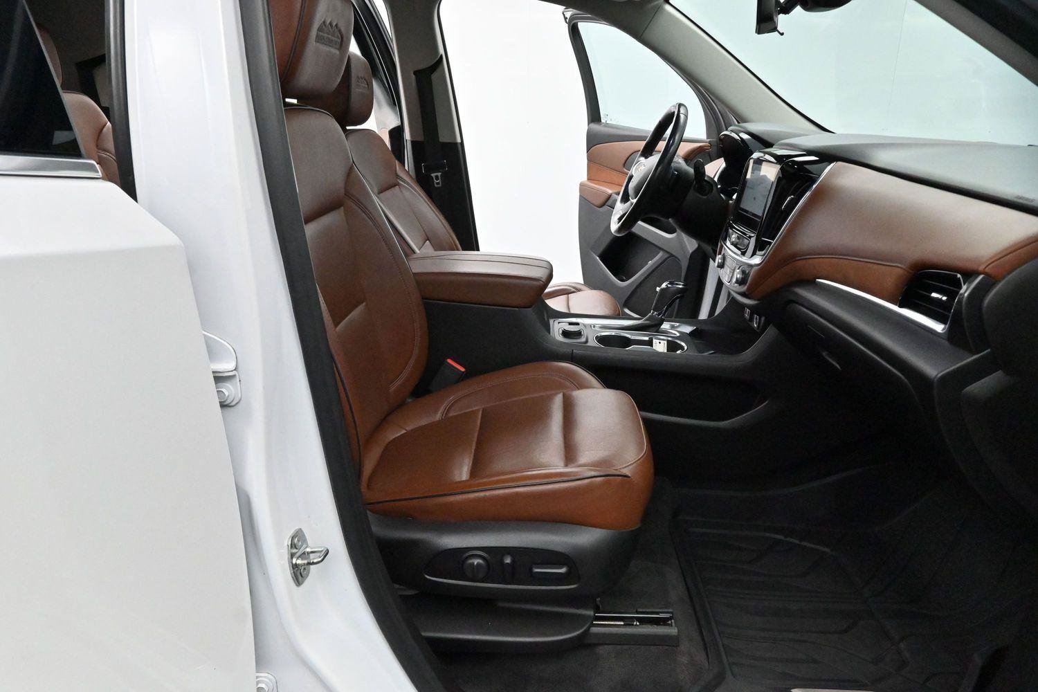 Used 2019 Chevrolet Traverse High Country w/ LPO, Floor Liner Package AWD/4WD image 38