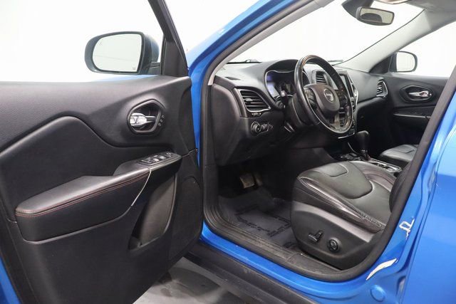 Used 2020 Jeep Cherokee Trailhawk image 10