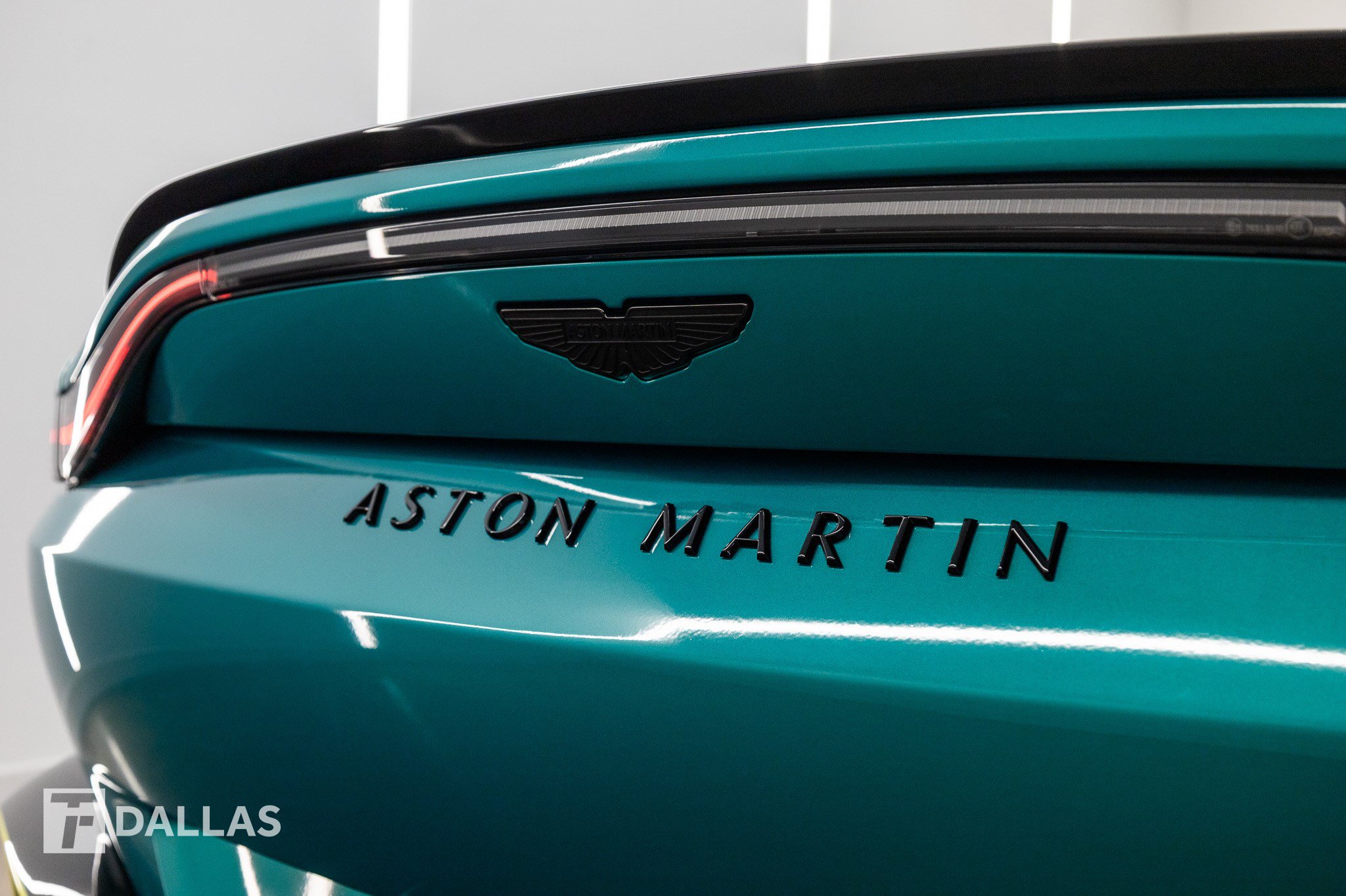 Used 2026 Aston Martin V8 Vantage S RWD image 15