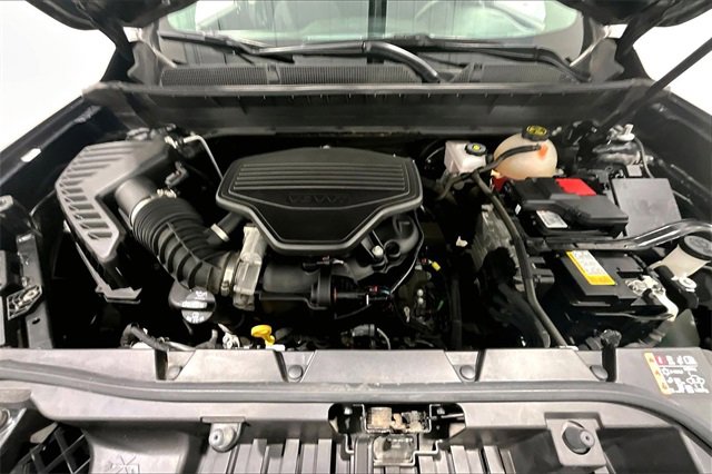 Used 2023 GMC Acadia SLE w/ LPO, Black Accent Package image 32