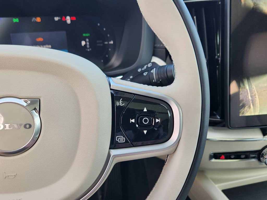 New 2026 Volvo XC60 T8 Ultra w/ Protection Package Premier image 18