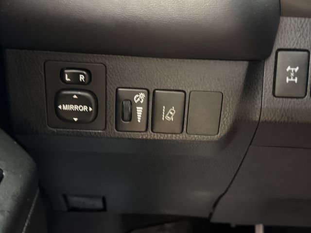 Used 2018 Toyota RAV4 XLE AWD/4WD image 30