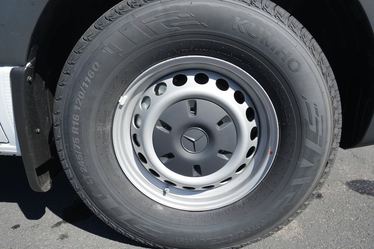 New 2025 Mercedes-Benz eSprinter 170 Cargo image 21