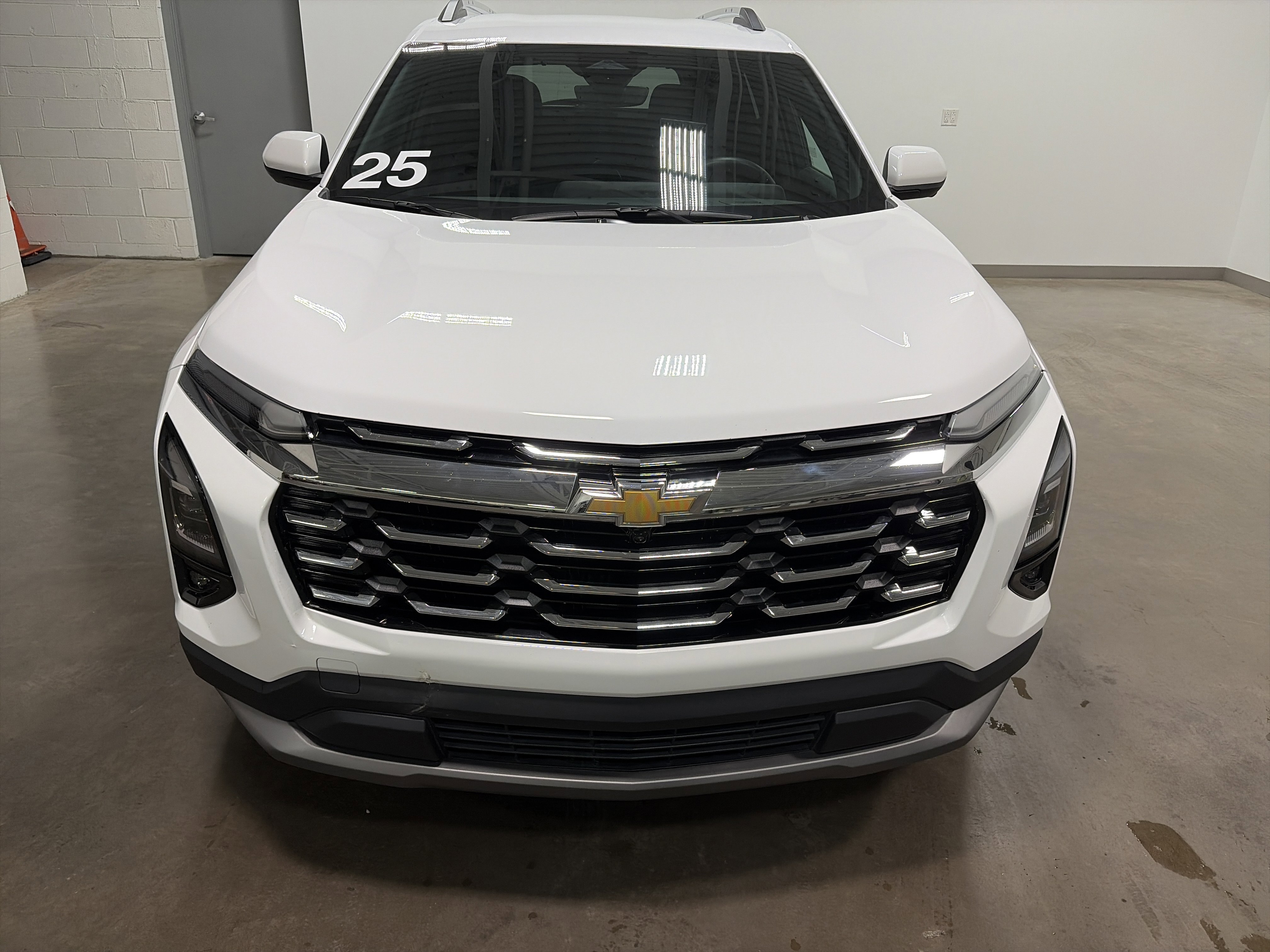 Used 2025 Chevrolet Equinox LT w/ Convenience Package II image 37