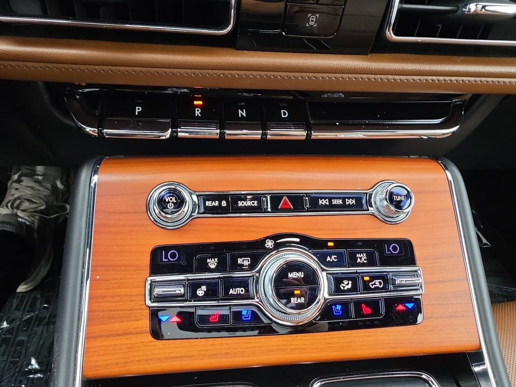 Used 2020 Lincoln Aviator Grand Touring w/ Equipment Group 302A AWD/4WD image 19