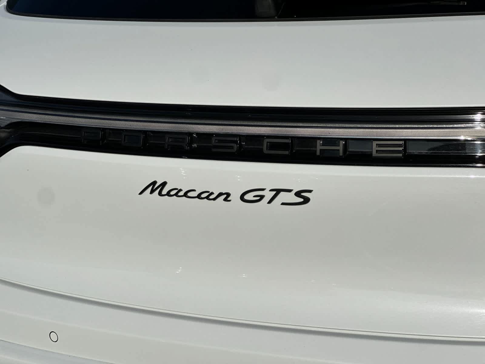 Certified 2025 Porsche Macan GTS AWD/4WD image 32