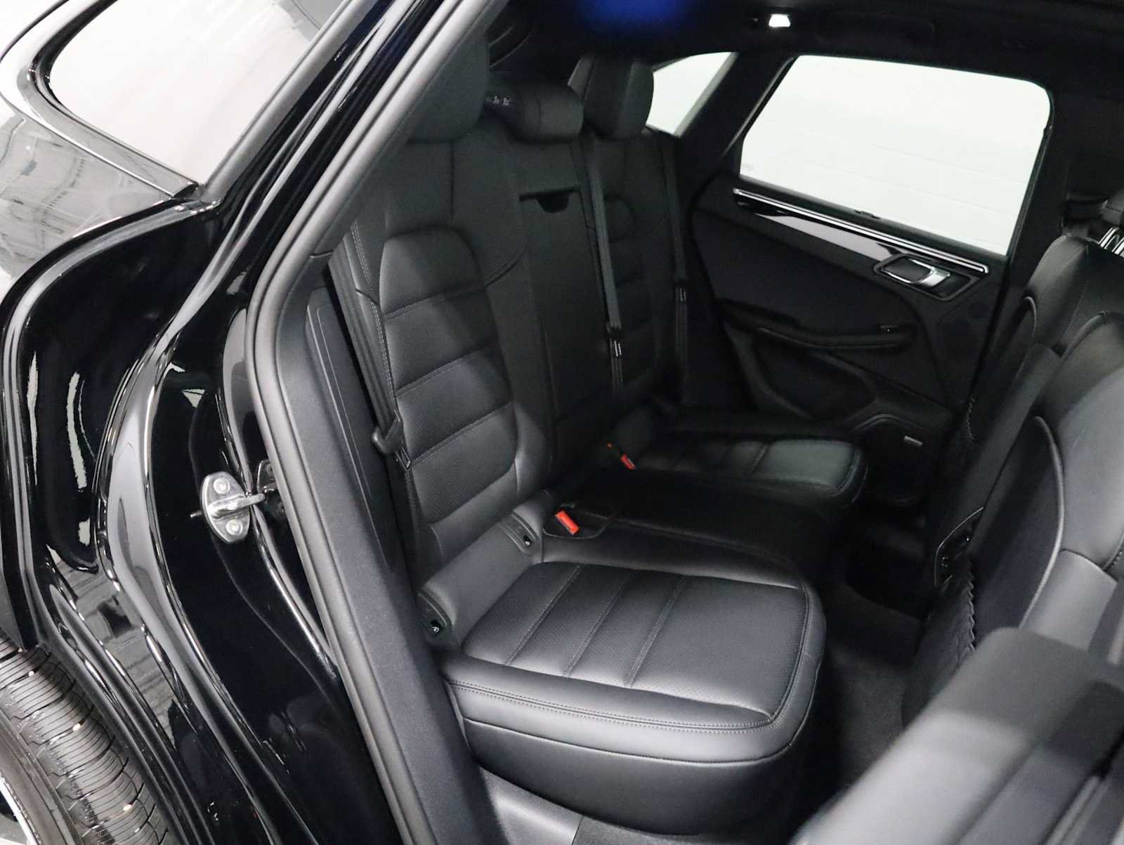 Certified 2026 Porsche Macan AWD/4WD image 37