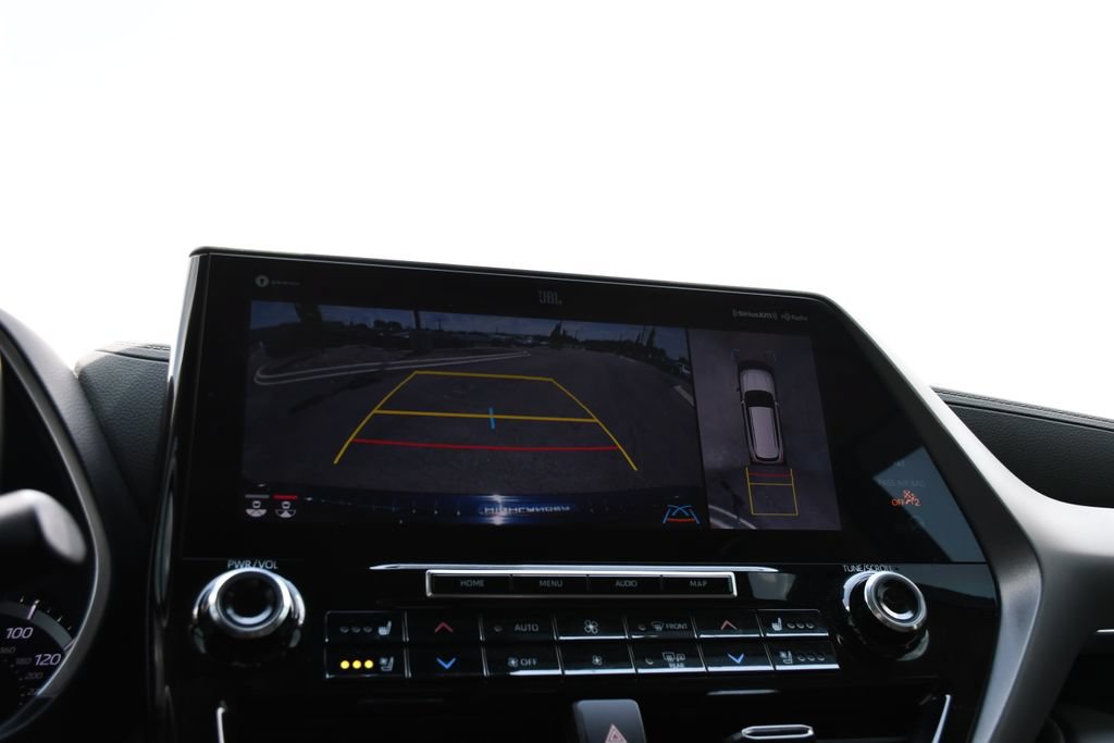 Used 2021 Toyota Highlander Limited AWD/4WD image 16