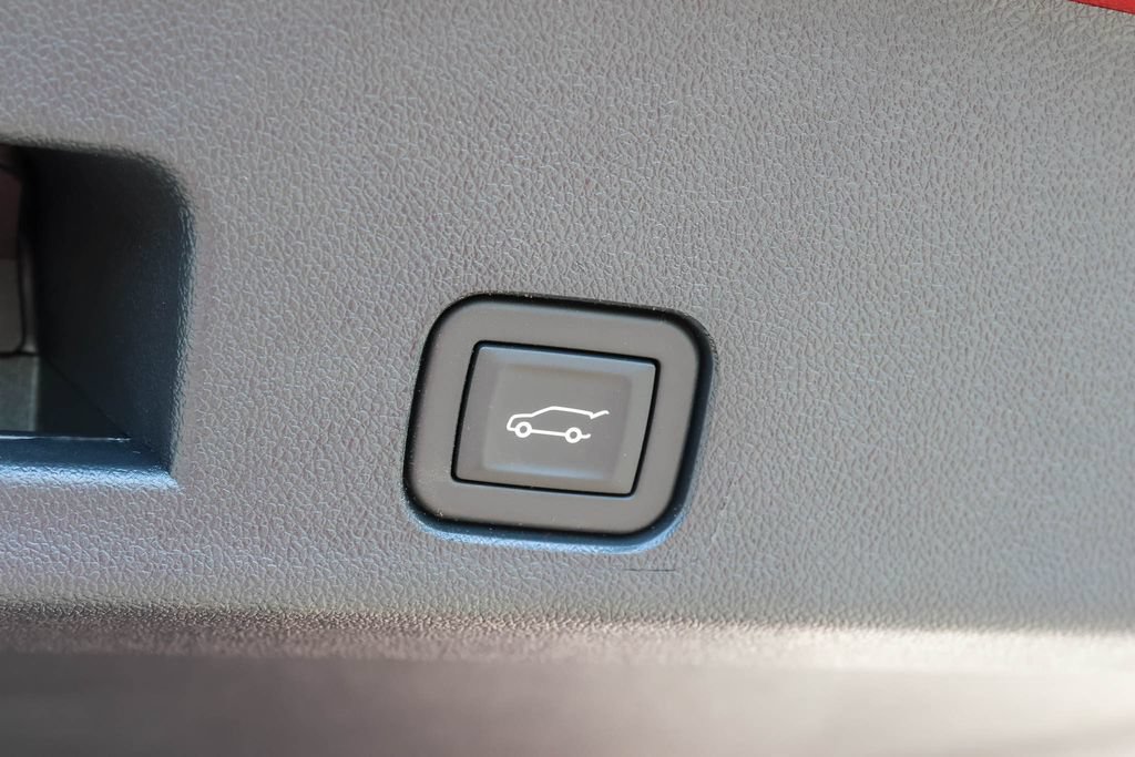 New 2026 Chevrolet Traverse LT w/ Sun and Wheel Package FWD image 9