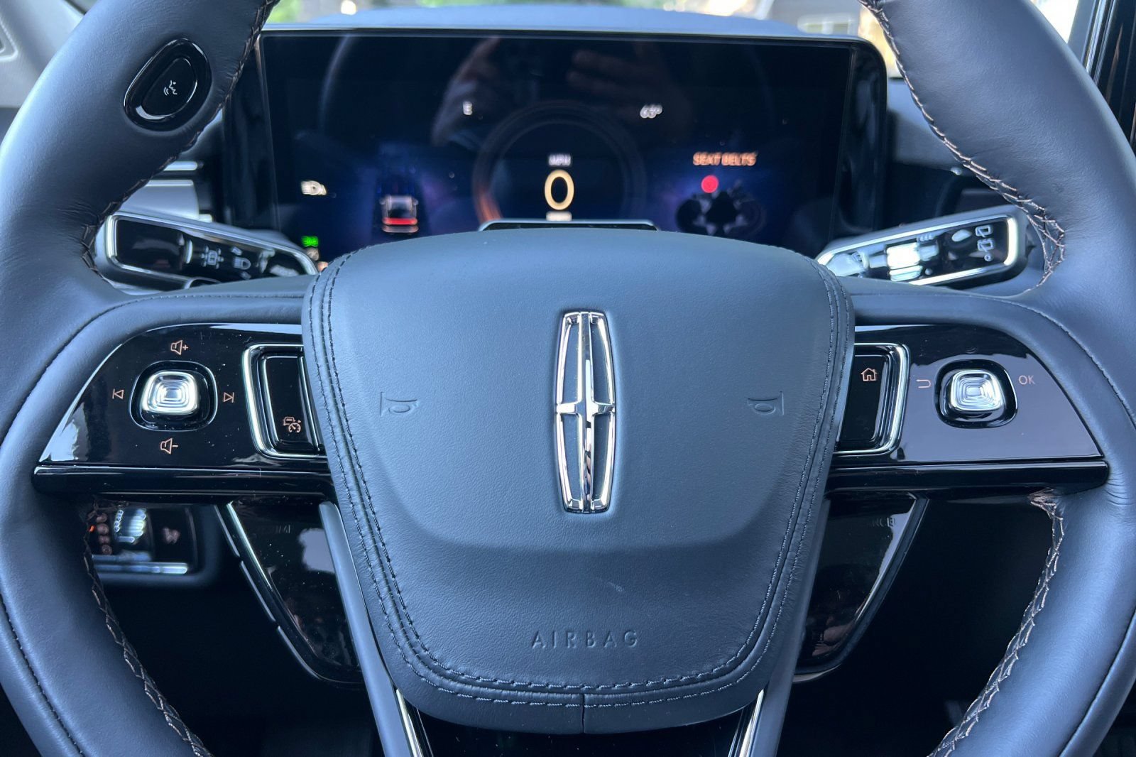 New 2026 Lincoln Aviator AWD w/ Jet Appearance Package image 22