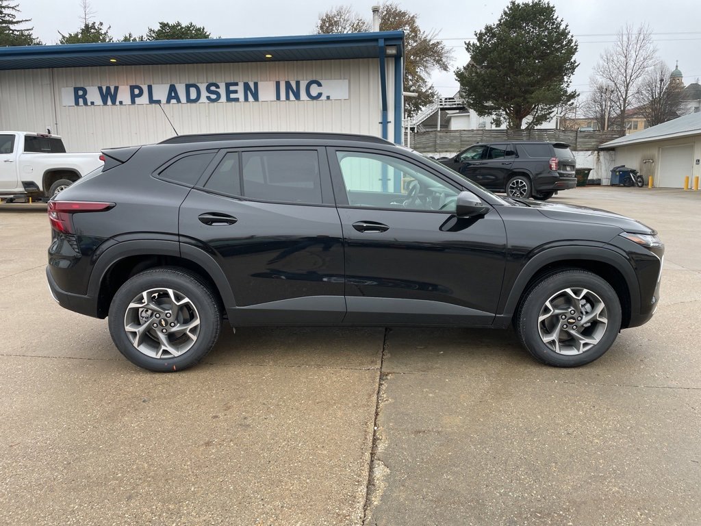 New 2026 Chevrolet Trax LT w/ Driver Confidence Package image 16