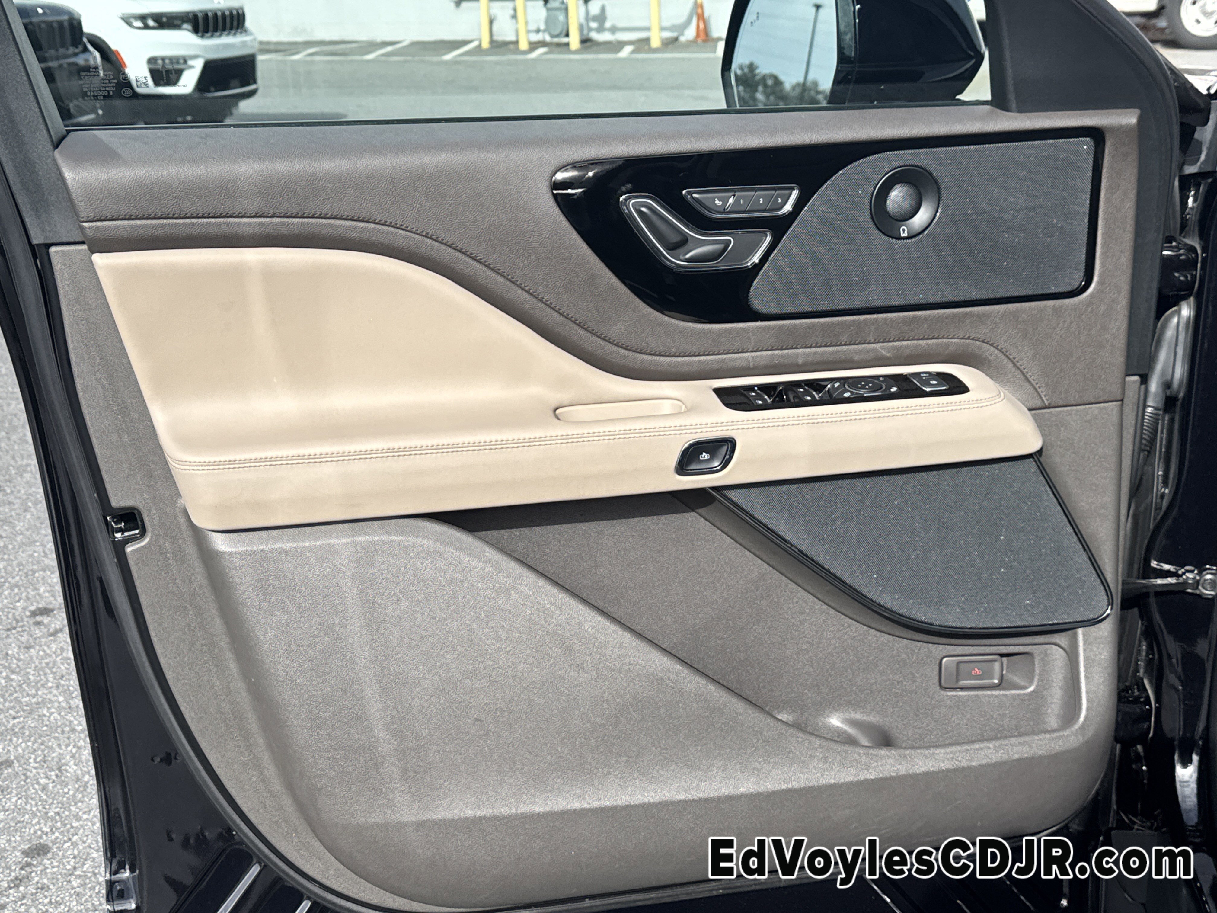 Used 2023 Lincoln Aviator Reserve w/ Equipment Group 201A image 12