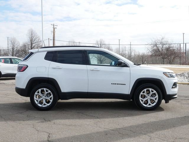 Used 2024 Jeep Compass Latitude image 8