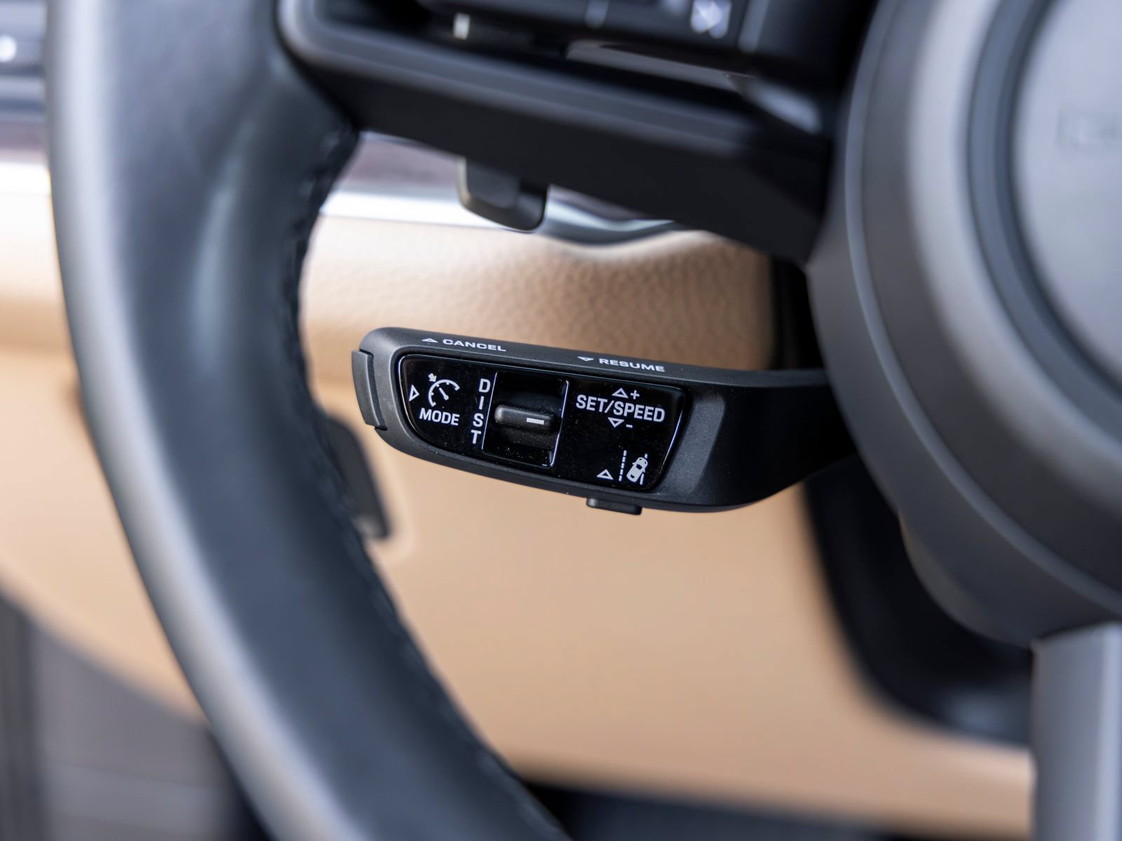 Certified 2025 Porsche Cayenne AWD/4WD image 38