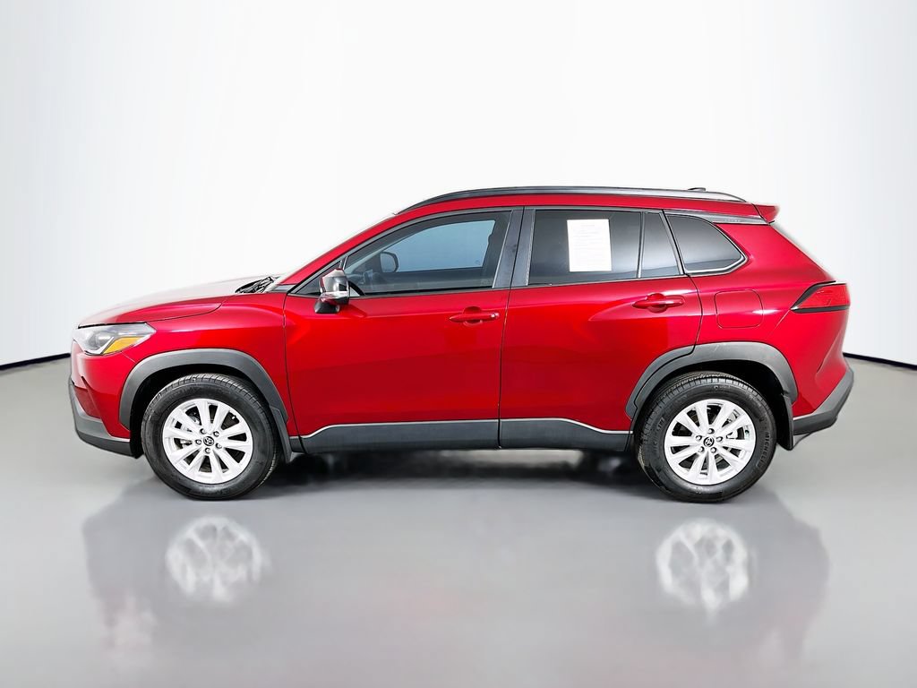 Used 2025 Toyota Corolla Cross LE w/ Moonroof Package FWD image 5