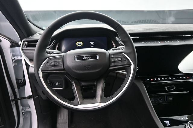 New 2026 Jeep Grand Cherokee L Limited w/ Limited Altitude Package AWD/4WD image 19