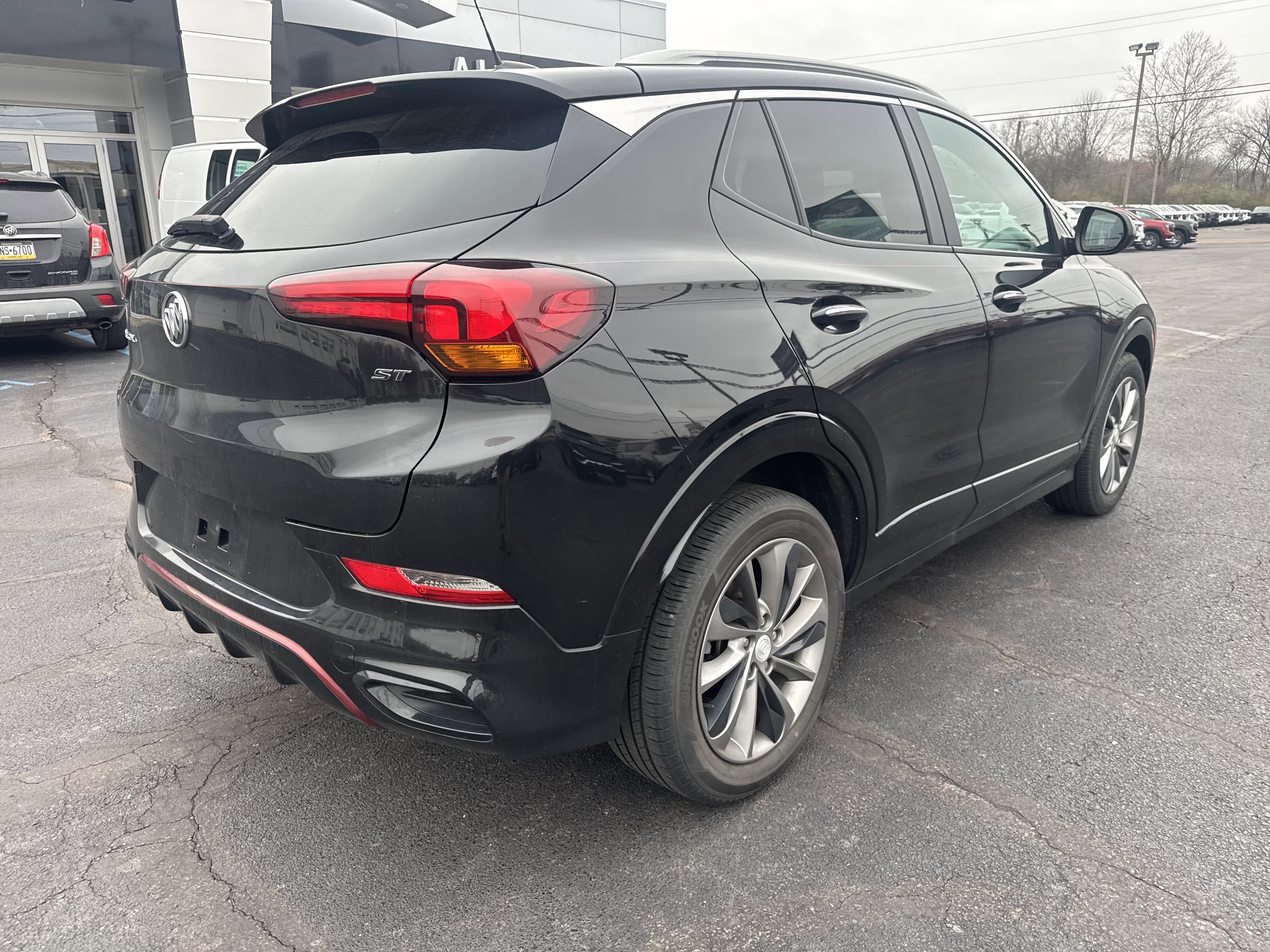 Used 2022 Buick Encore GX Select w/ Sport Touring Package image 3