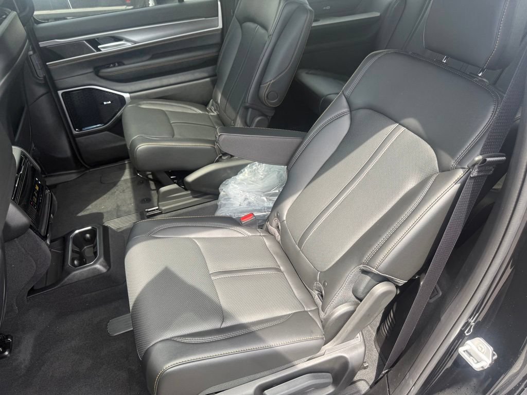 New 2026 Jeep Grand Wagoneer 4WD image 37
