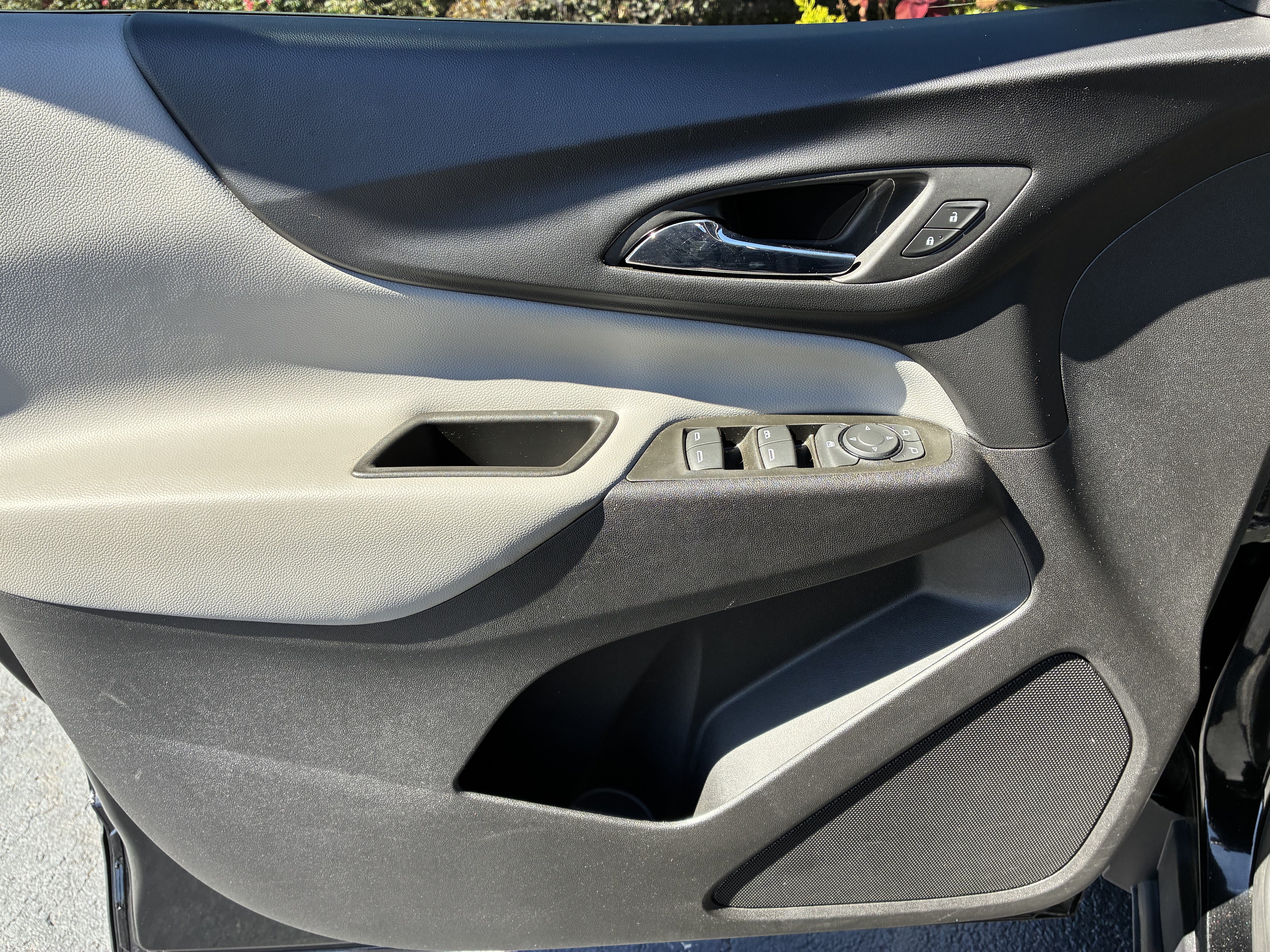 Used 2023 Chevrolet Equinox LS FWD image 23