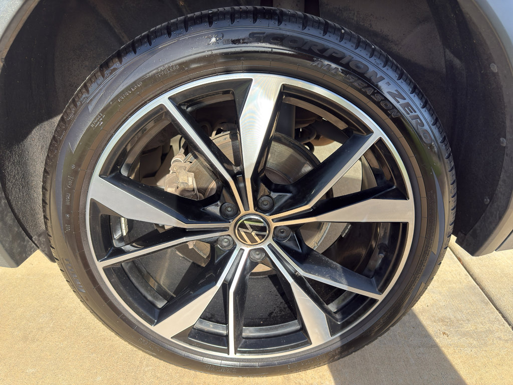 Used 2022 Volkswagen Tiguan SEL R-Line image 18