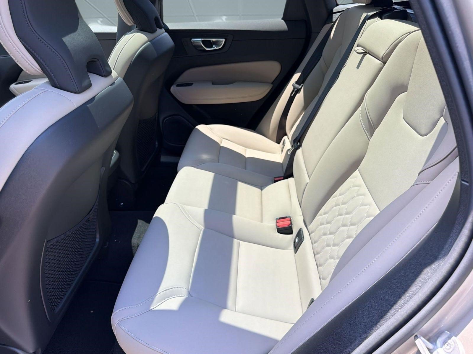 New 2026 Volvo XC60 B5 Core AWD/4WD image 15