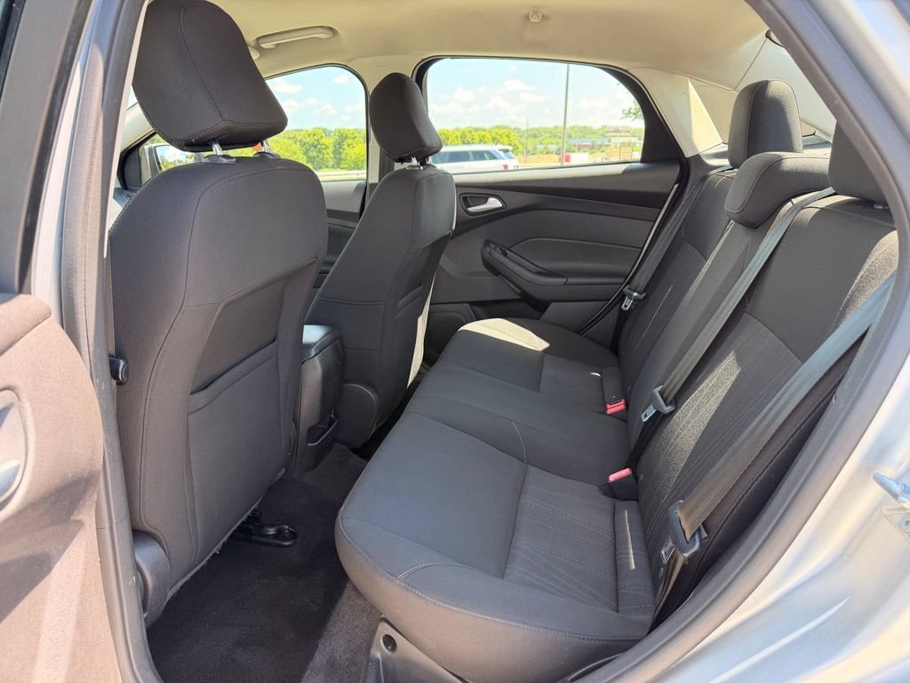 Used 2017 Ford Focus SE FWD image 5