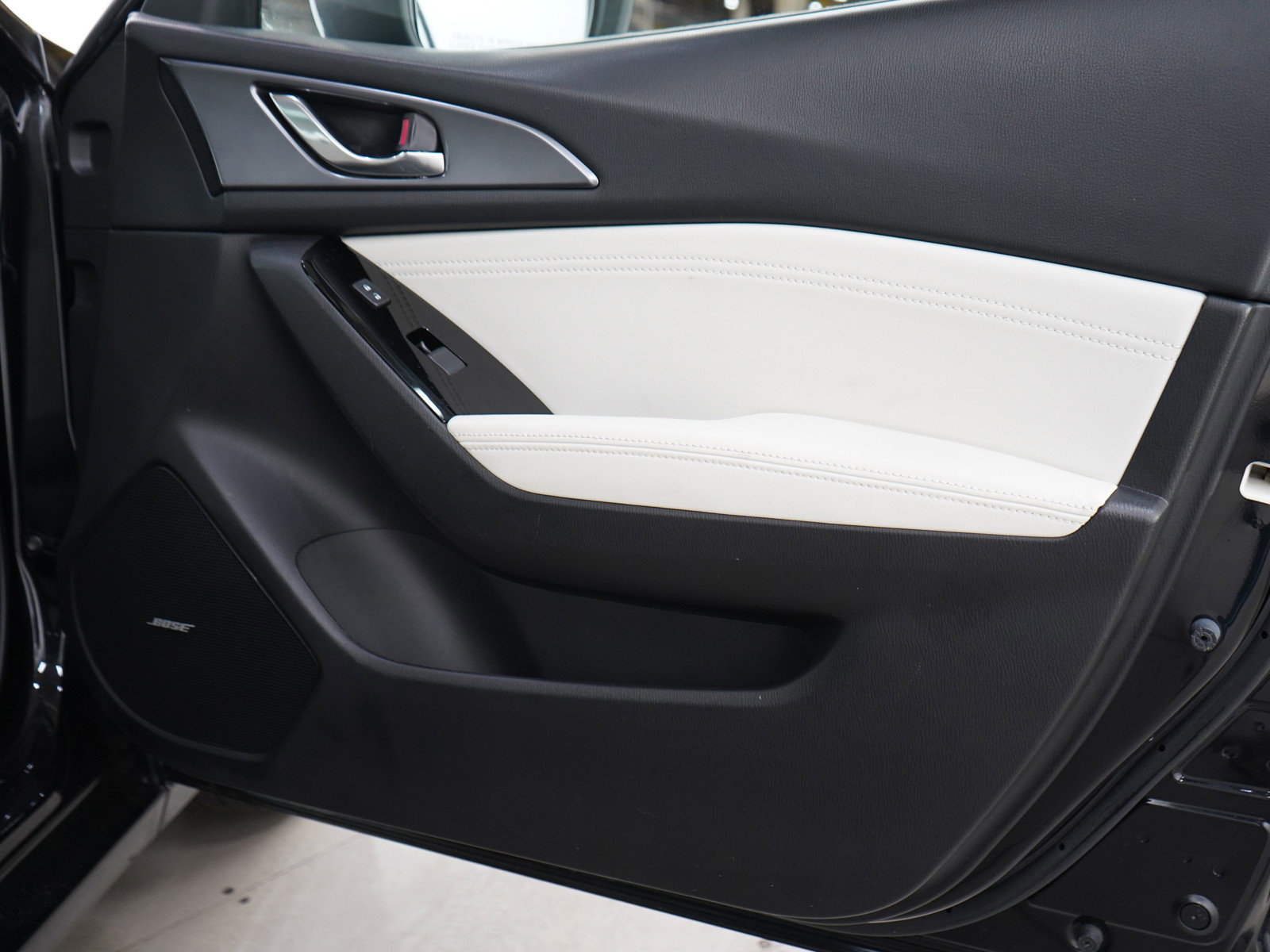 Used 2017 MAZDA MAZDA3 Grand Touring w/ Premium Equipment Package FWD image 9