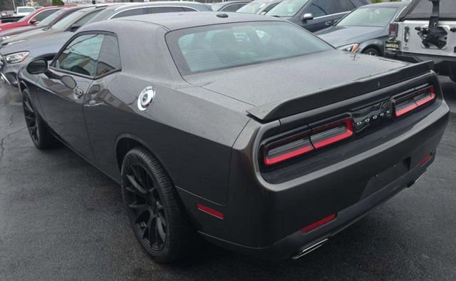 Used 2019 Dodge Challenger SXT image 3