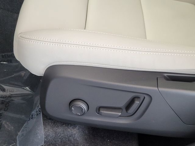 New 2026 Volvo XC40 B5 Ultra AWD/4WD image 13