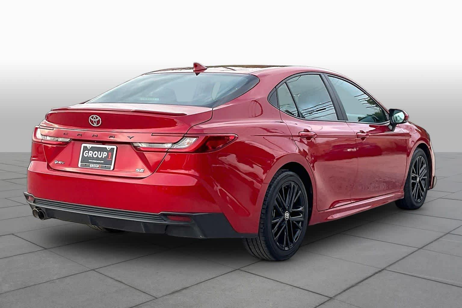 Used 2025 Toyota Camry SE FWD image 13