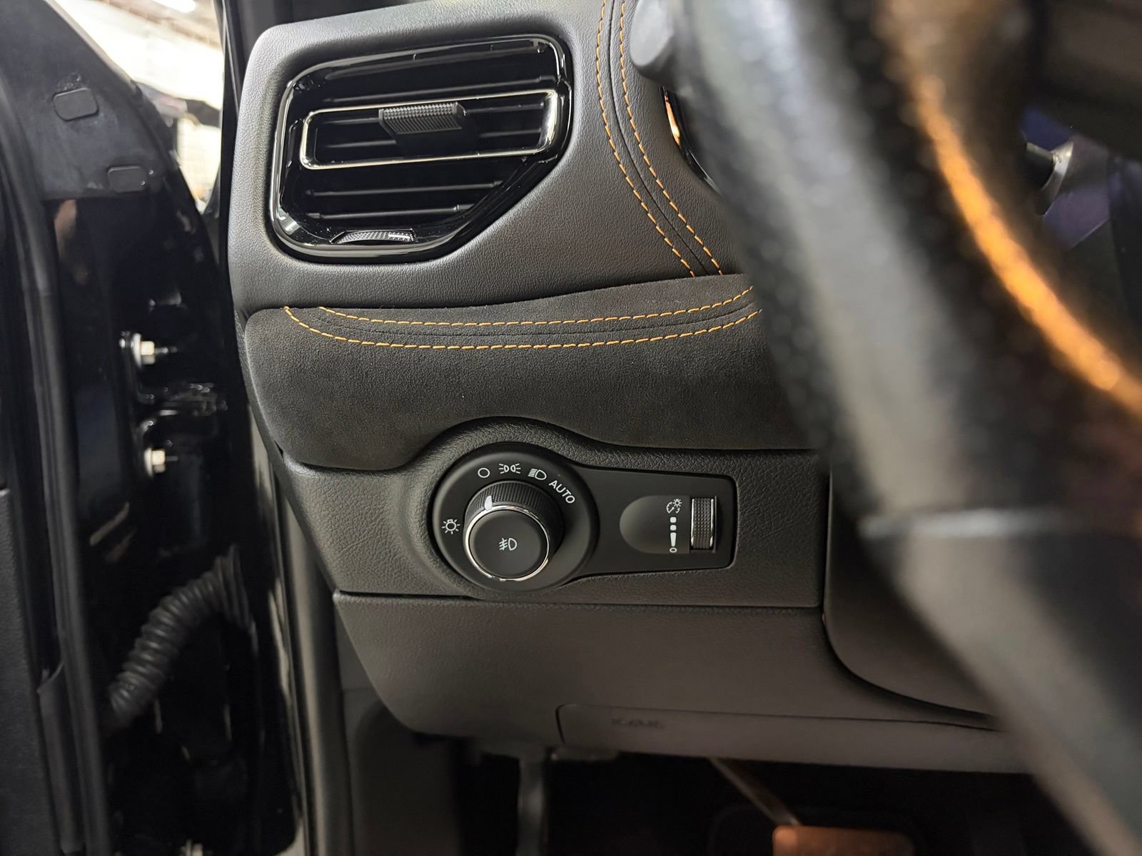 Used 2022 Dodge Durango R/T w/ Hemi Orange Plus Package AWD/4WD image 14