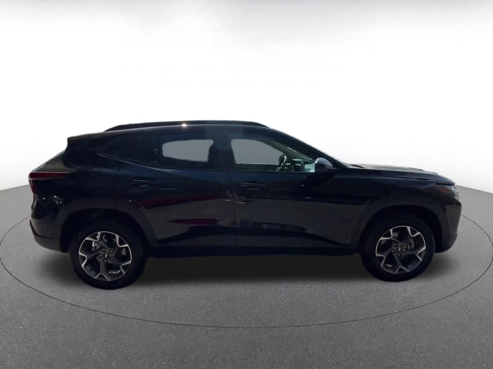 Used 2025 Chevrolet Trax LT image 16