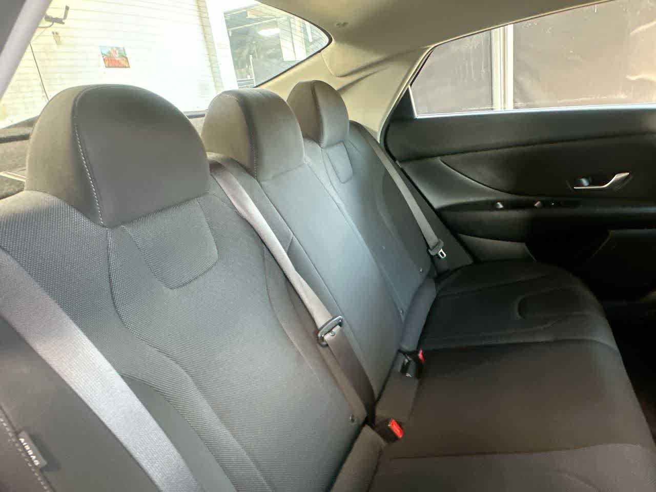 Used 2026 Hyundai Elantra SE FWD image 26