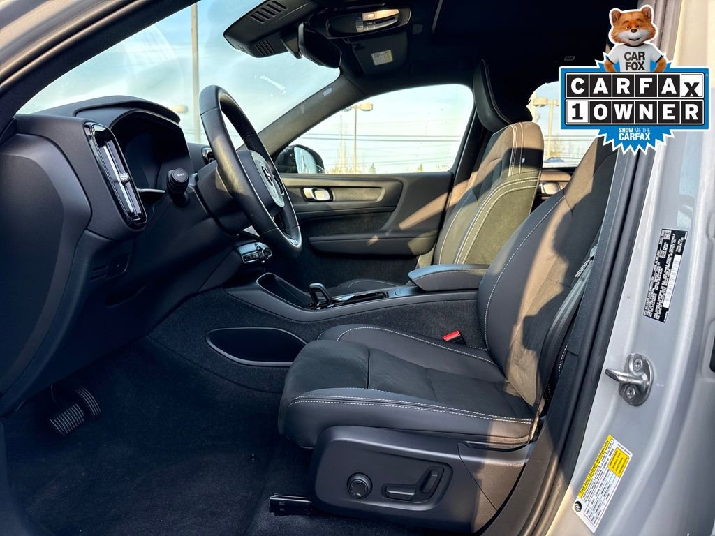 Used 2023 Volvo XC40 Recharge Plus image 11