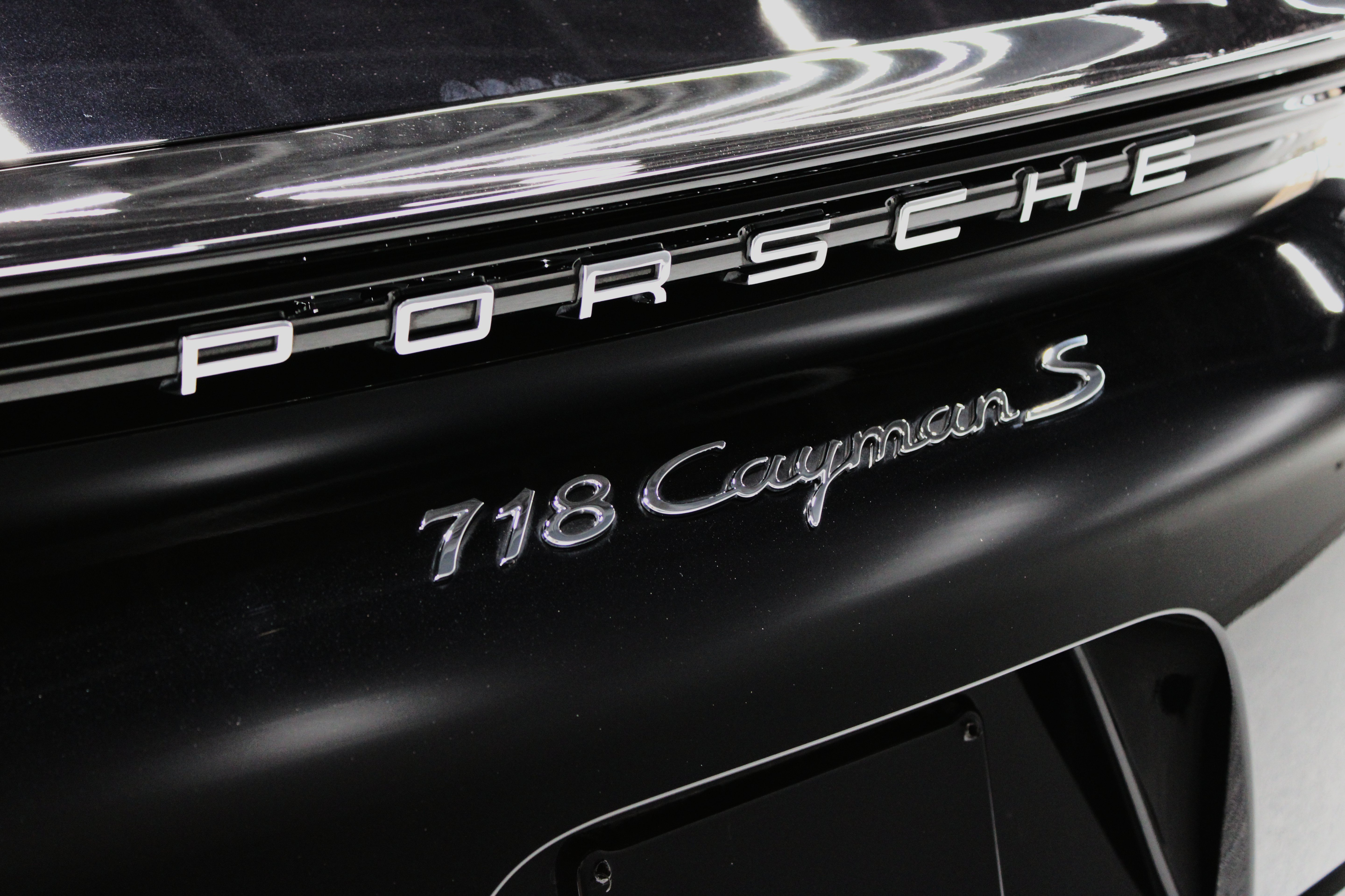 Used 2025 Porsche 718 Cayman S w/ Sportdesign Package RWD image 36
