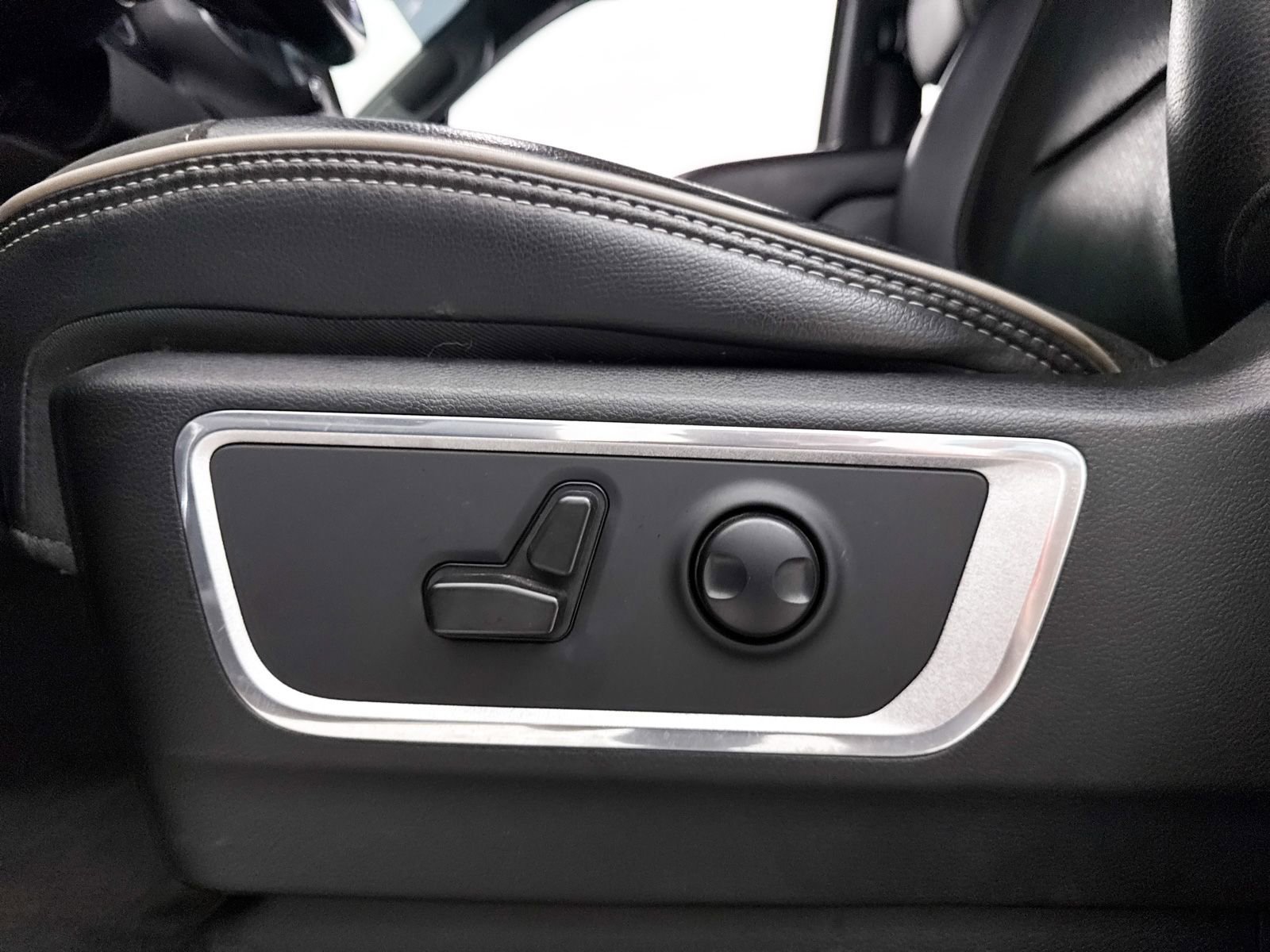 Used 2022 RAM 1500 Laramie w/ Sport Appearance Package image 25