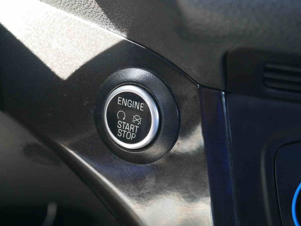 Used 2019 Ford Escape SE image 29