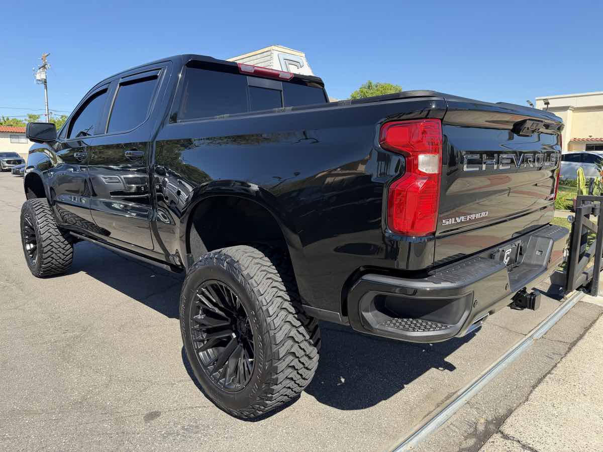 Used 2024 Chevrolet Silverado 1500 LT w/ Z71 Off-Road Package AWD/4WD image 4
