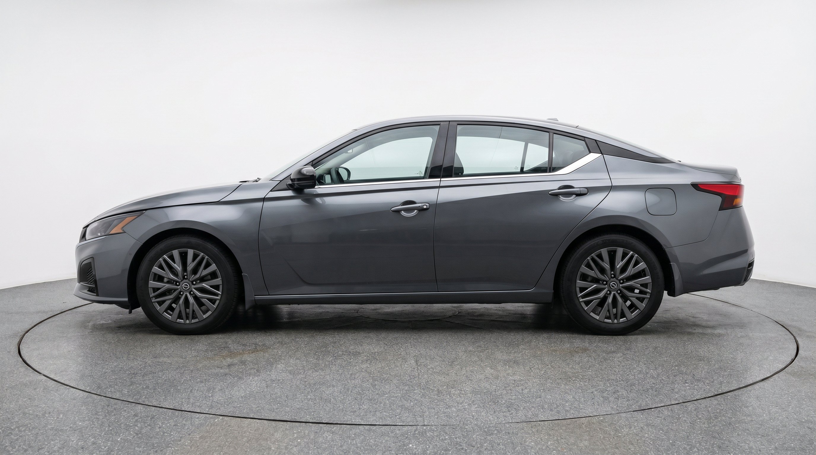 Used 2025 Nissan Altima 2.5 SV FWD image 5