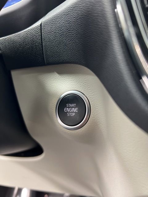 Used 2026 Volvo XC40 B5 Ultra w/ Protection Package Premier AWD/4WD image 13