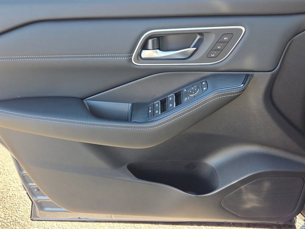 New 2026 Nissan Rogue Platinum image 29