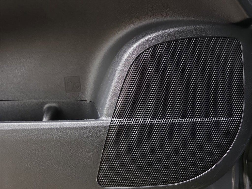 Used 2012 Toyota Highlander SE image 29