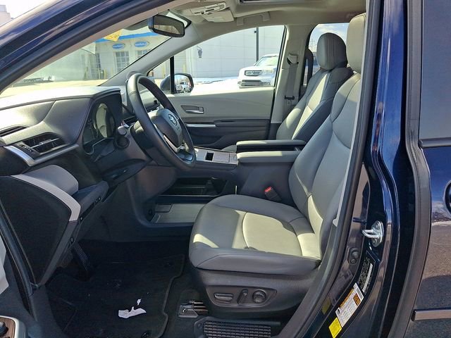 Used 2024 Toyota Sienna XLE w/ XLE Plus Package image 16