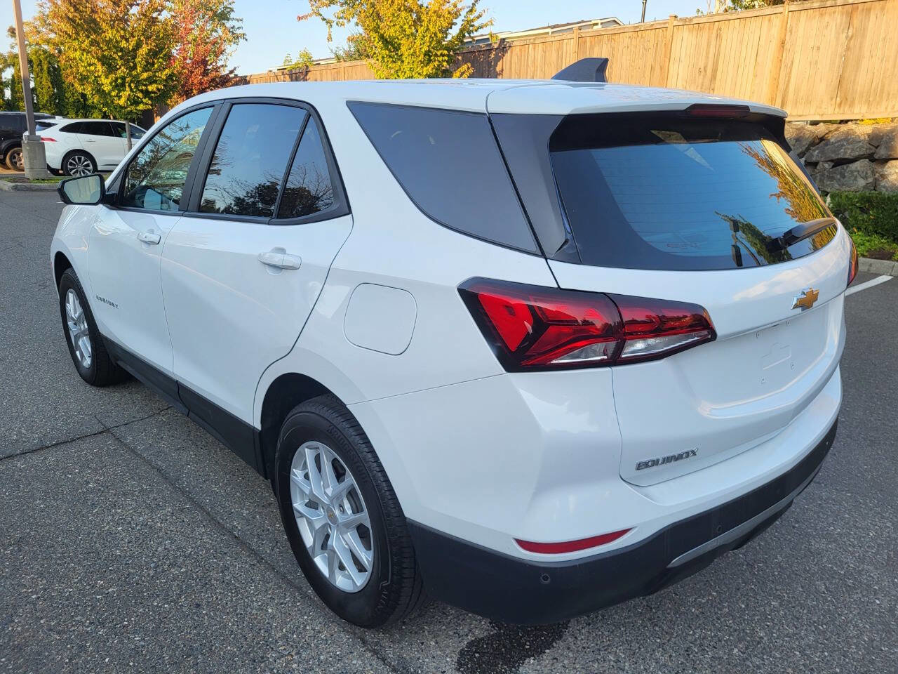 Used 2024 Chevrolet Equinox LS w/ LS Convenience Package image 4