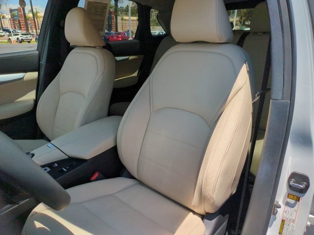 Used 2020 INFINITI QX50 Luxe w/ Navigation Package FWD image 11